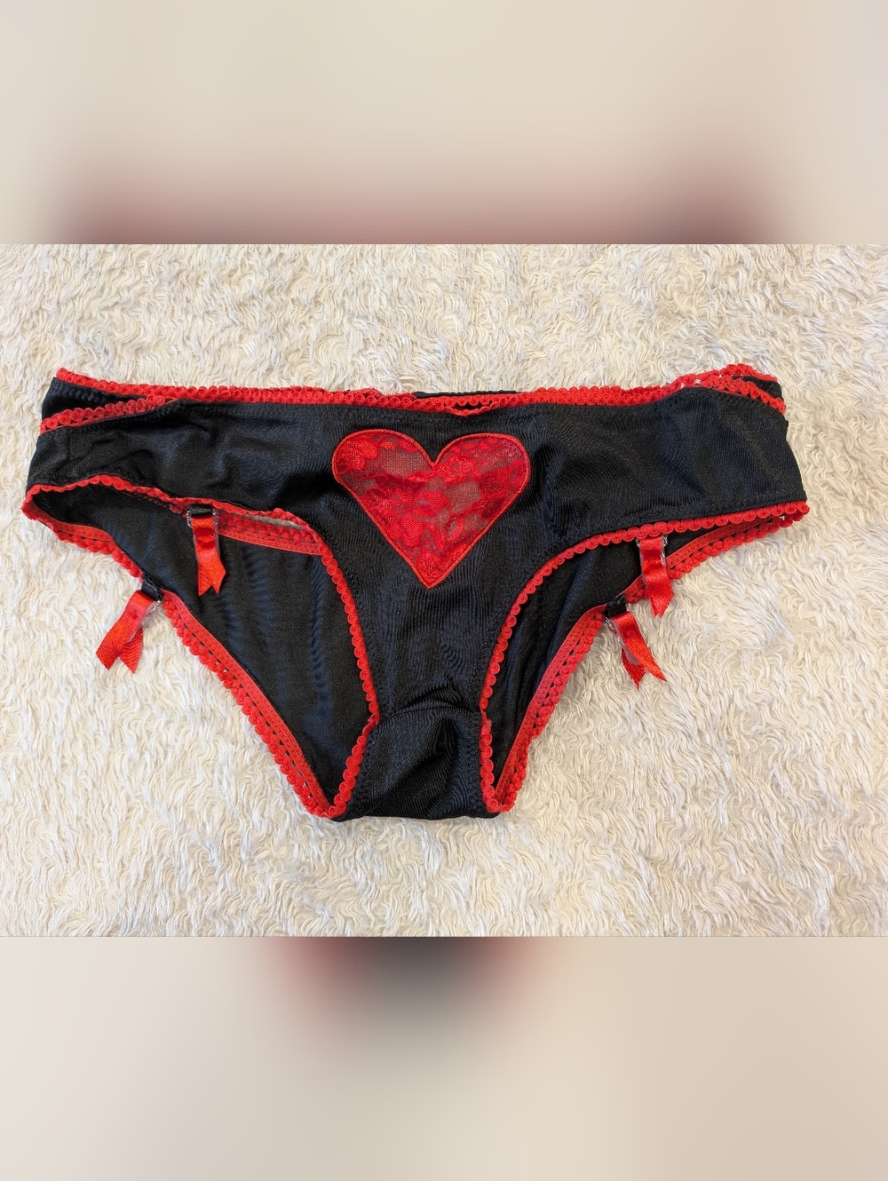 Leg Avenue Heart Panties With Peek A Boo Back Sz XL